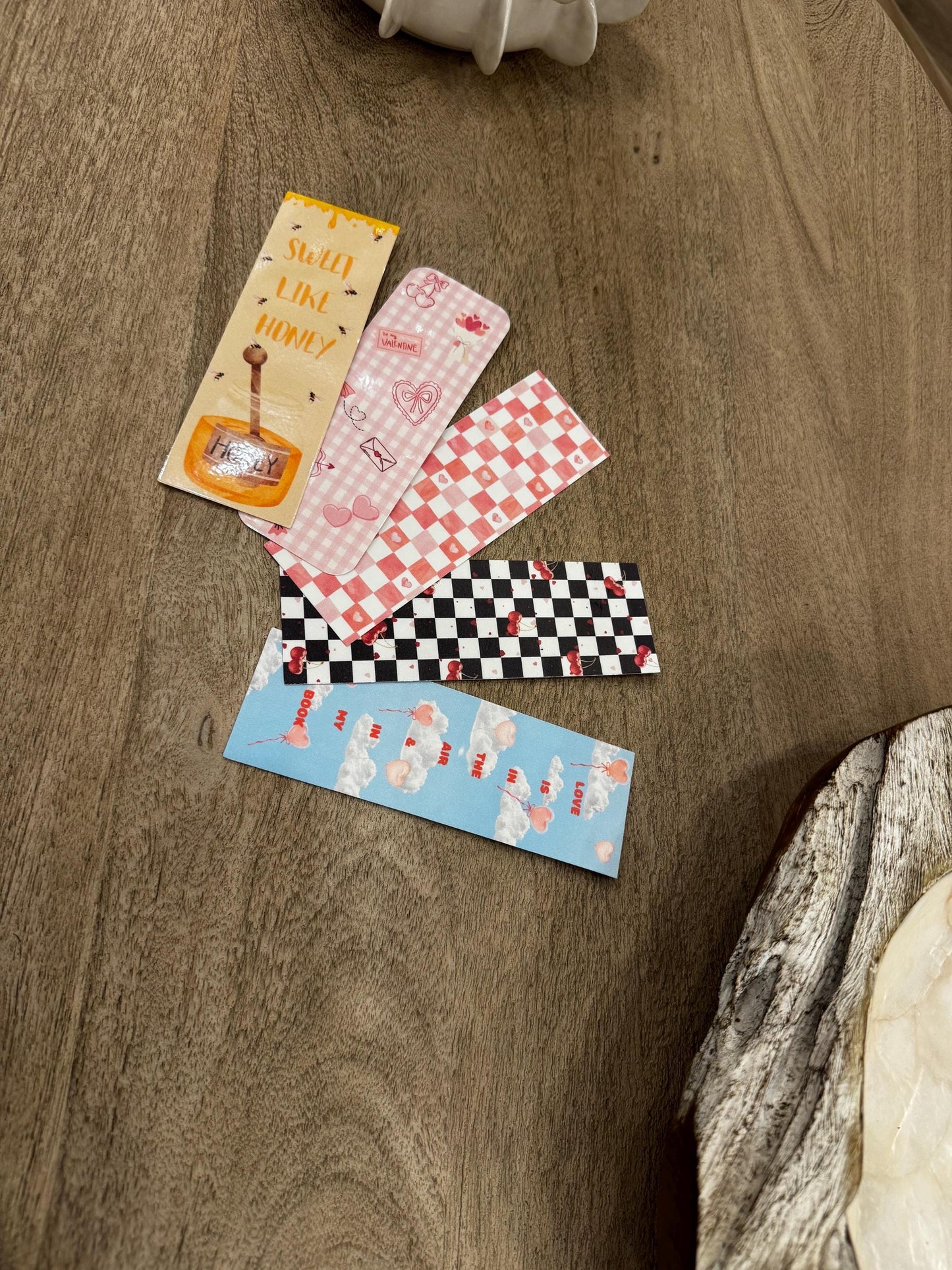 Love is in the air bookmark | bookmarks